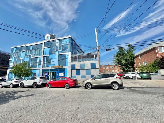 Exterior, Facade, Rowhouse