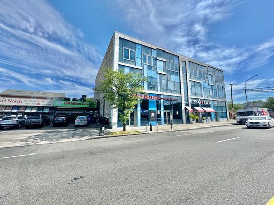 Exterior, Facade, Highrise