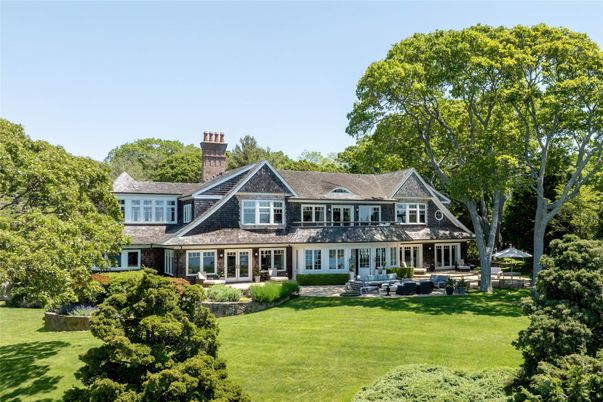 Backyard, Exterior, Facade, Queen Anne Victorian
