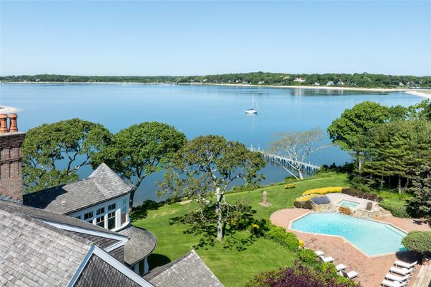 Exterior, Pool, Water