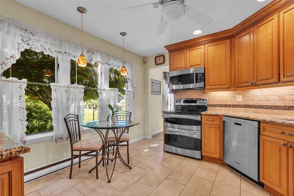 Dining room, Interior, Kitchen, Pendant Lights, Recessed Lighting, Stainless Steel Appliances