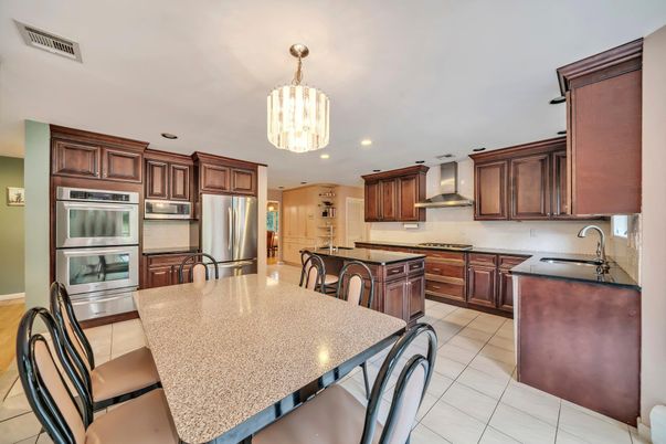Chandelier, Dining room, Interior, Kitchen, Recessed Lighting, Stainless Steel Appliances