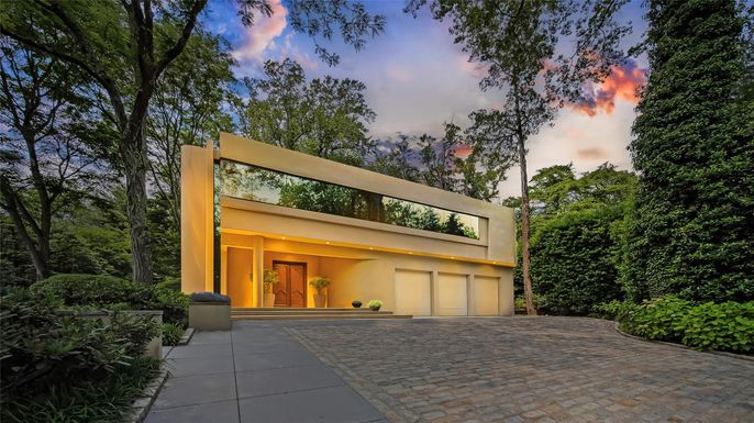 Exterior, Facade, Modern