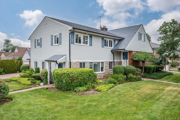 Exterior, Facade, Brick Facade, Farmhouse