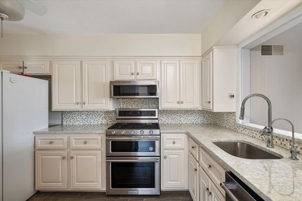 Interior, Kitchen, Stainless Steel Appliances, Wood Texture Flooring