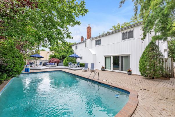 Exterior, Pool