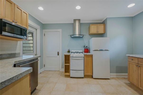Interior, Kitchen, Recessed Lighting, Washer