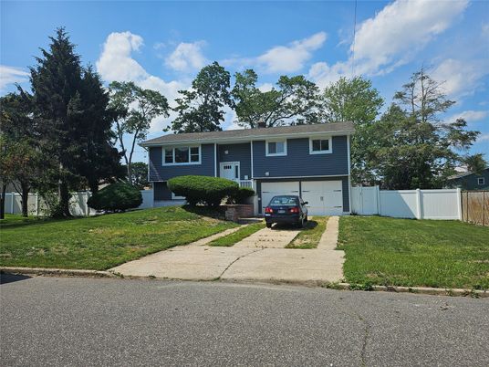 Attached, Exterior, Facade, Raised Ranch
