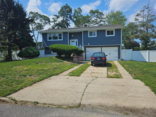 Attached, Exterior, Facade, Raised Ranch