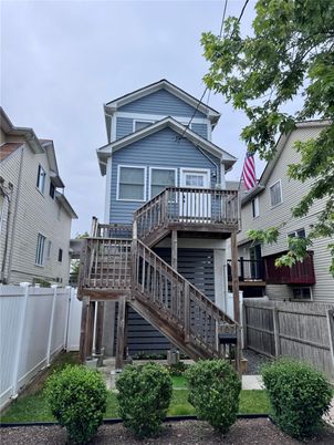 Exterior, Facade, Queen Anne Victorian