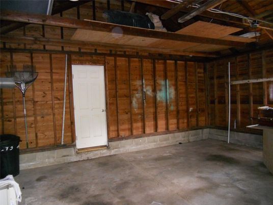 Empty room, Interior, Wooden Beams, Wooden Walls