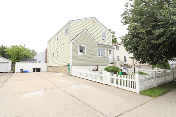 Detached Garage, Exterior