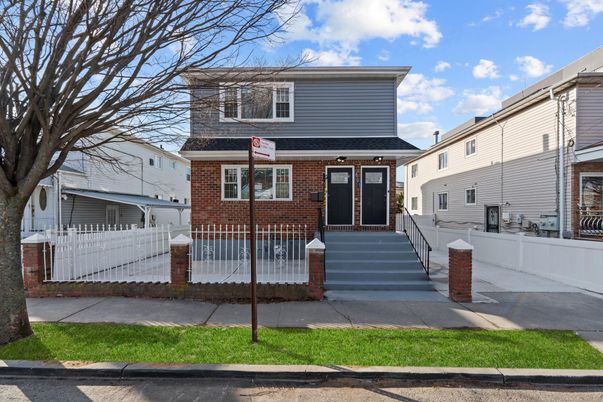 Exterior, Facade, Brick Facade, American Foursquare