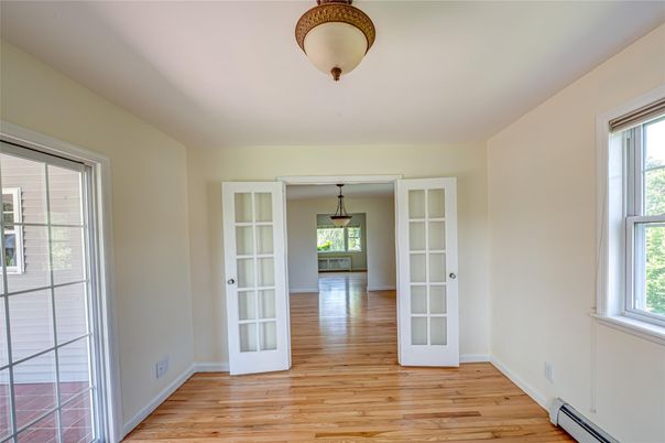 Empty room, Interior, Pendant Lights, Wood Texture Flooring