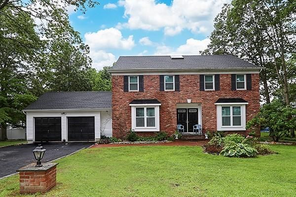 Attached, Backyard, Exterior, Facade, Brick Facade, Georgian