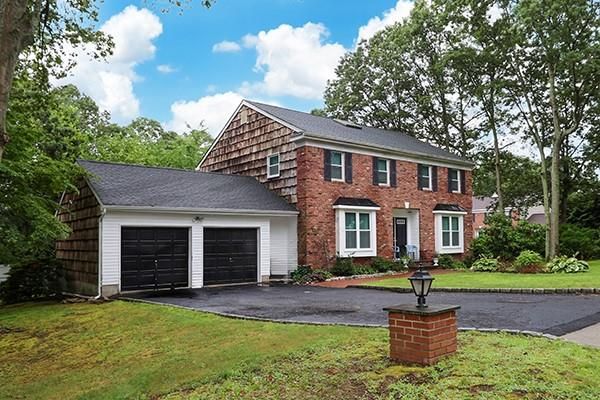 Attached, Exterior, Facade, Brick Facade, Georgian