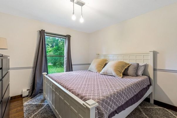 Bedroom, Interior, Pendant Lights, Wood Texture Flooring