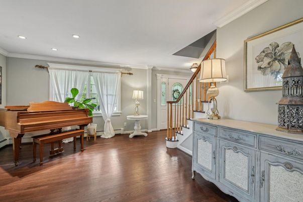 Interior, Piano, Recessed Lighting, Wood Texture Flooring