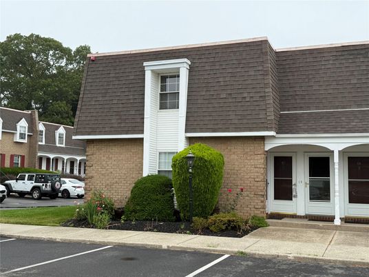 Exterior, Facade, Brick Facade, Cape Cod