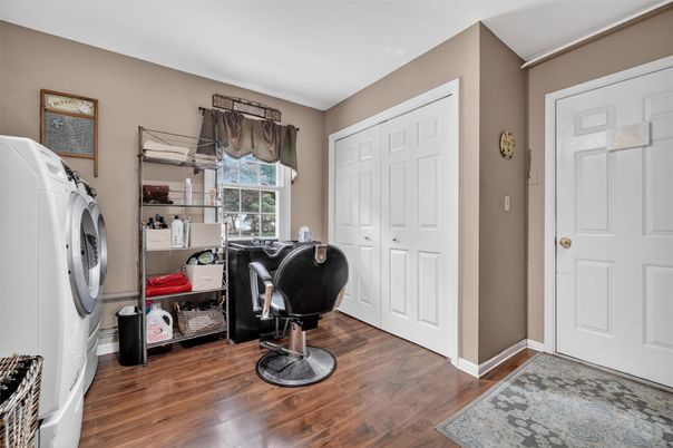 Interior, Washer, Wood Texture Flooring