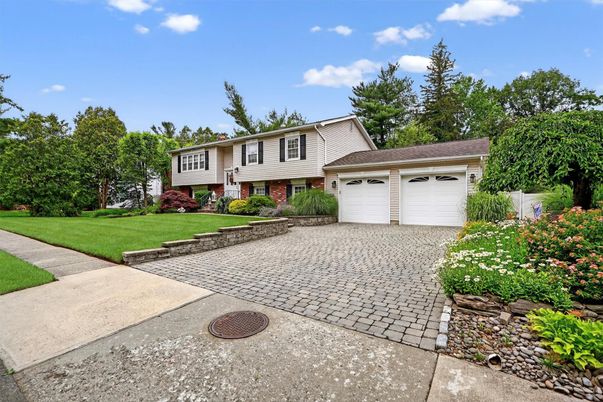 Attached, Exterior, Facade, Brick Facade, Raised Ranch