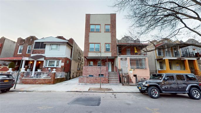 Exterior, Facade, Brick Facade, Rowhouse
