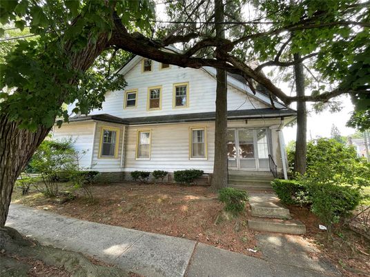 Exterior, Facade, Queen Anne Victorian