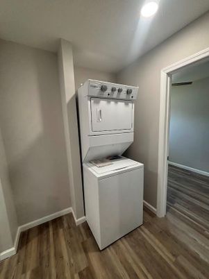 Interior, Utility Closets, Washer, Wood Texture Flooring