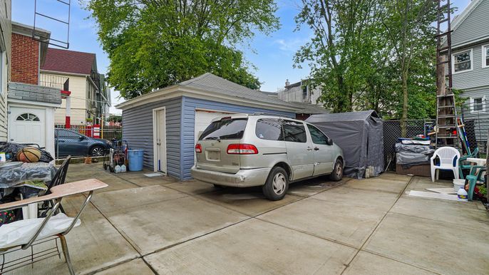 Detached Garage, Exterior