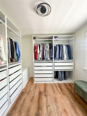 Interior, Walk-in Closets, Wood Texture Flooring