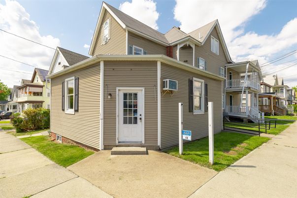 Exterior, Facade, Queen Anne Victorian