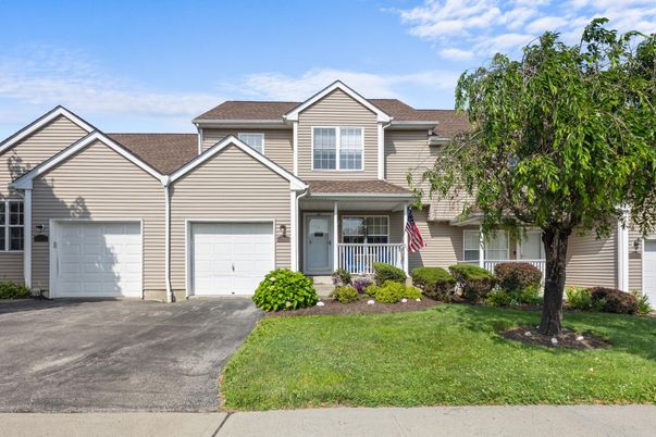 Attached, Exterior, Facade, American Craftsman