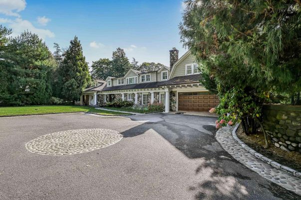 Attached, Backyard, Exterior, Facade, Queen Anne Victorian