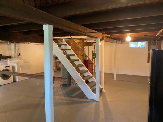 Interior, Washer, Wooden Beams
