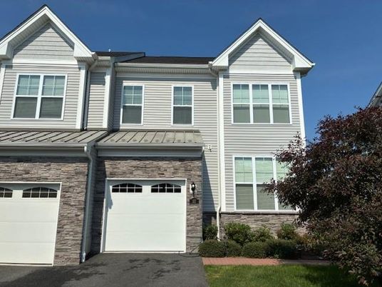 Attached, Exterior, Facade, Rowhouse