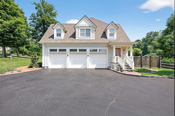 Attached, Exterior, Facade, Cape Cod