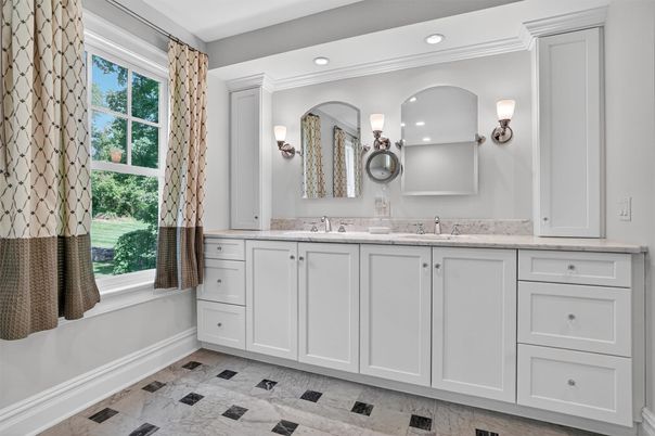 Bathroom, Dual Sink Vanities, Interior, Recessed Lighting