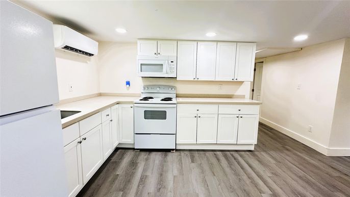 Interior, Kitchen, Recessed Lighting, Wood Texture Flooring