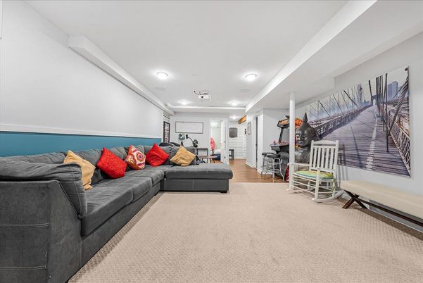 Fitness Equipment, Interior, Living room, Recessed Lighting, Wood Texture Flooring