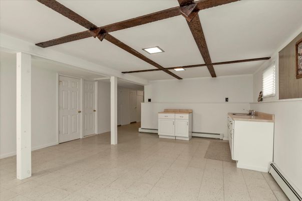 Empty room, Interior, Recessed Lighting, Wooden Beams
