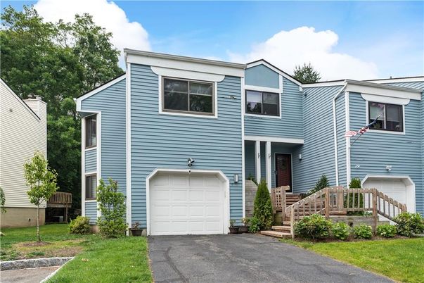 Attached, Exterior, Facade, Rowhouse