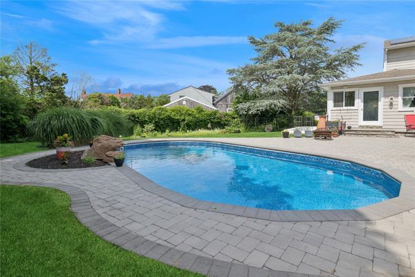 Exterior, Pool