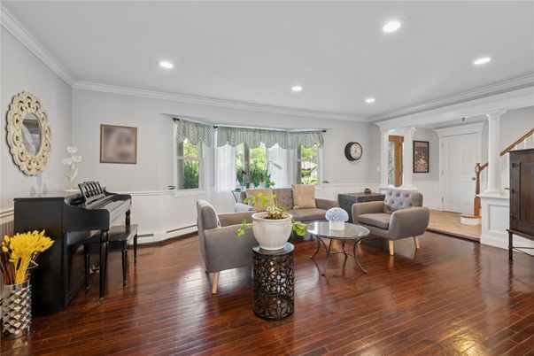 Interior, Living room, Piano, Recessed Lighting, Wood Texture Flooring