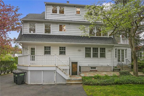 Attached, Exterior, Facade, American Foursquare
