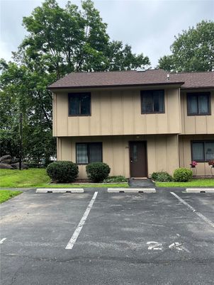 Exterior, Facade, Raised Ranch