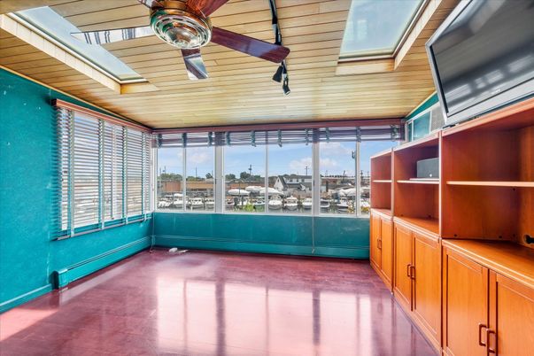 Empty room, Interior, Sun Room, Water