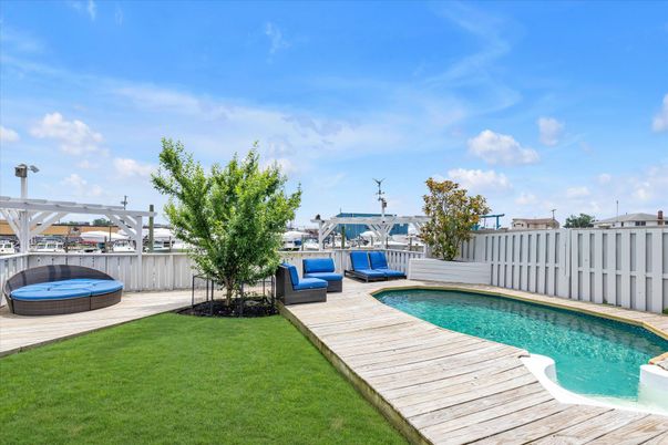 Exterior, Hot Tub, Pool