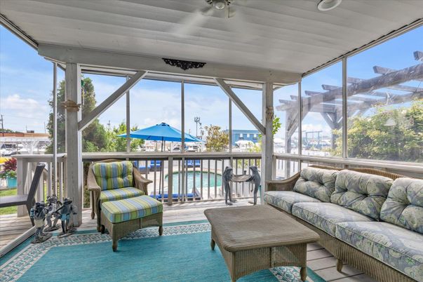 Interior, Sun Room, Water