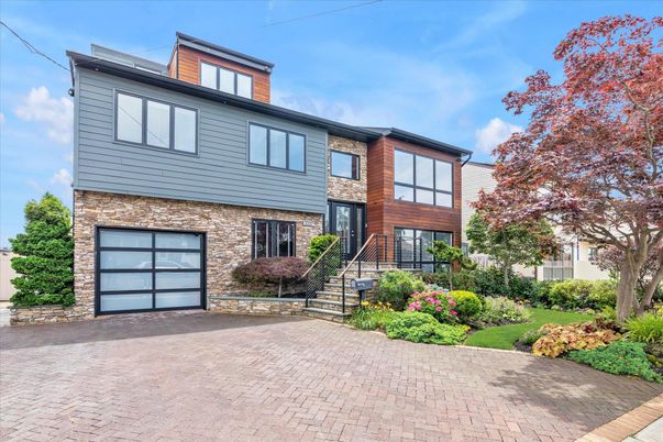 Attached, Exterior, Facade, Brick Facade, Modern