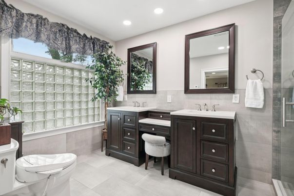 Bathroom, Dual Sink Vanities, Interior, Recessed Lighting